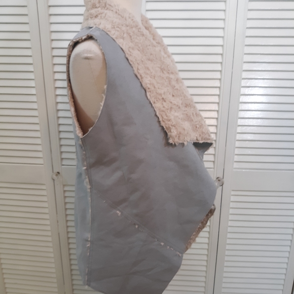 Favlux faux sherpa vest small *C - Picture 3 of 6